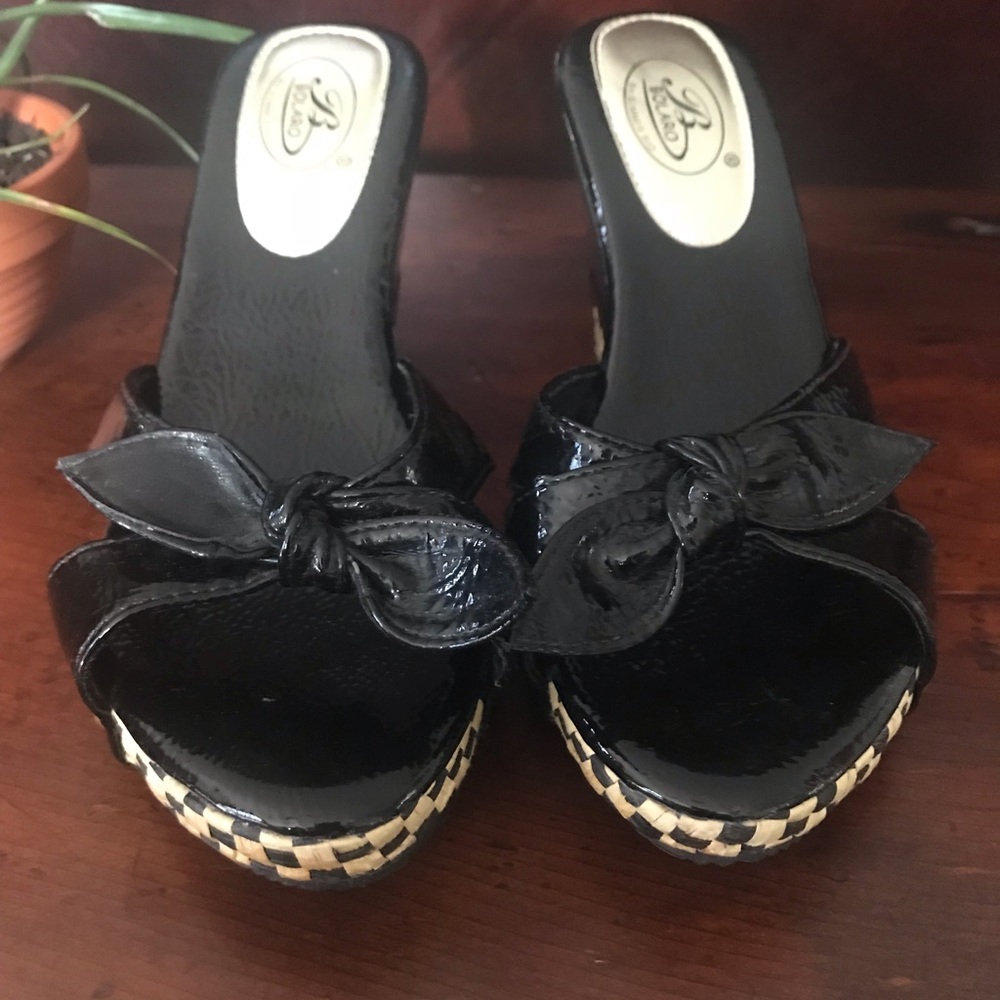 NWOT adorable platform sandals